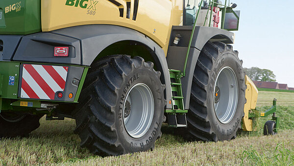 Traction control with three switchable travel modes