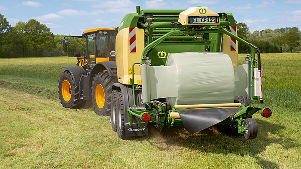 The semi-variable combination baler wrapper Comprima CF 155 Plus