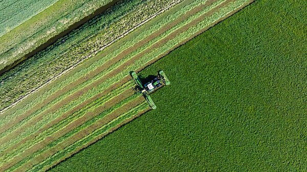 Lightweight for maximum sward protection