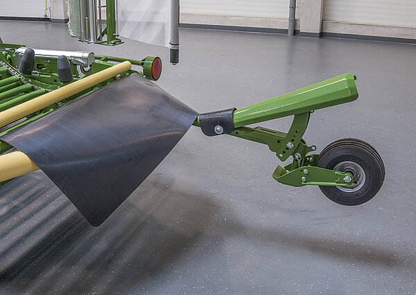 The rubber mat and the bale turner