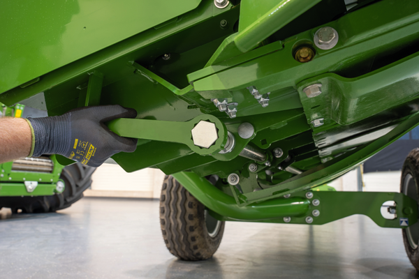 Cutting angle and sliding skid