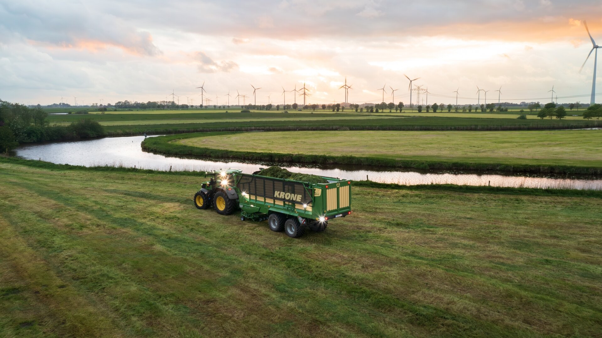 ZX | Self-Loading & Forager-Filled Forage Wagons | KRONE UK