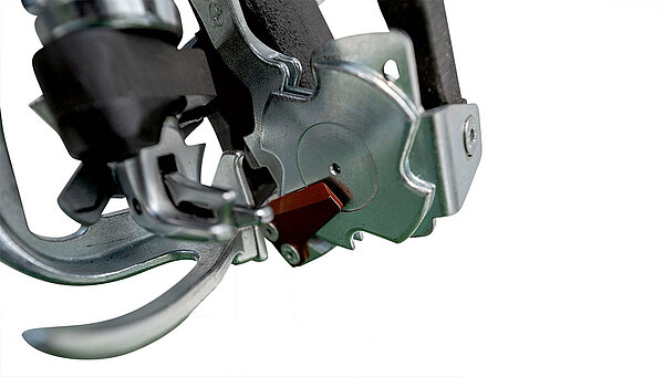 Twine disc with blade