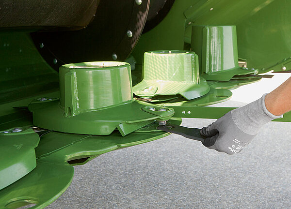 Changing blades in an instant