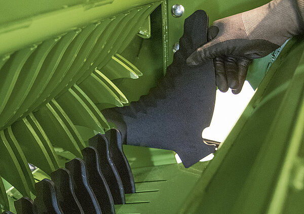 Changing the blades