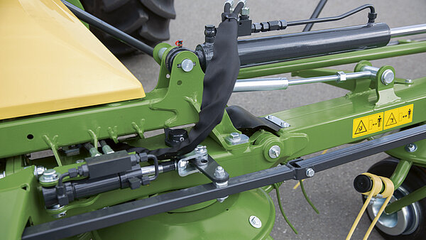 Hydraulic border spreading control