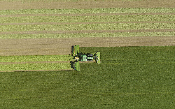 3. Wide spreading on one side