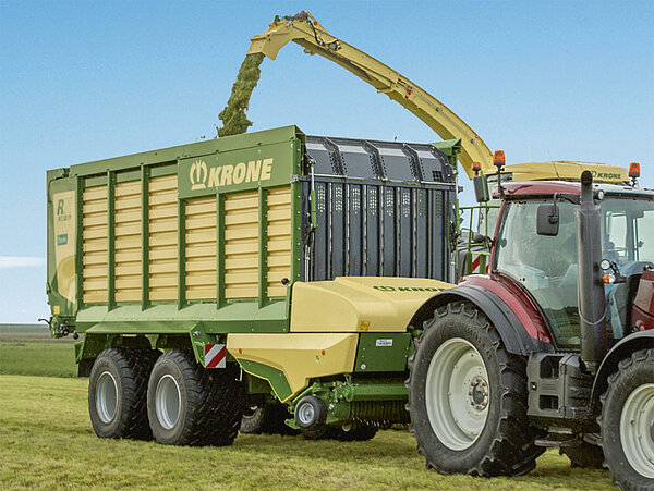 The MX 330 GL/GD as forage transport wagon