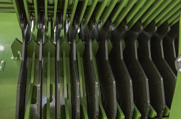 Single blade locking device