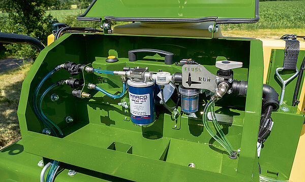 Dust-proof pump housing