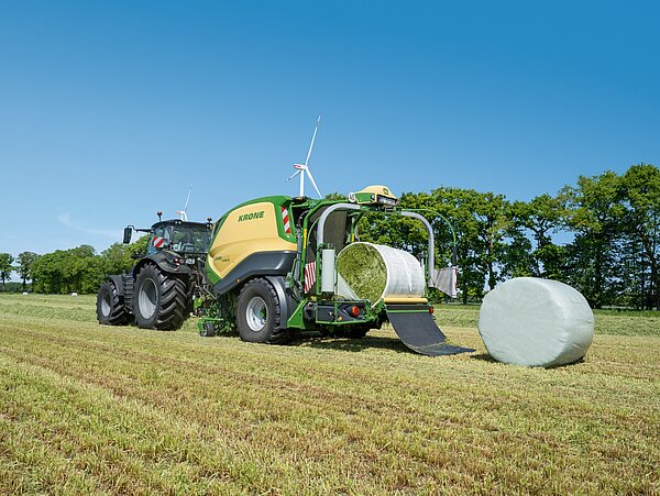 Optimum film guide for safe bale tying