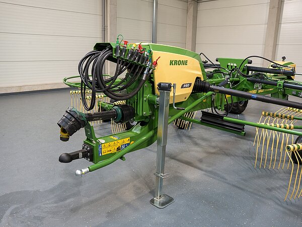 Mounting on the tractor