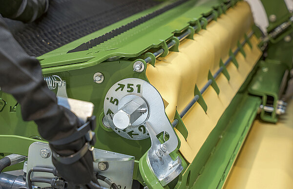 Variable blade control system