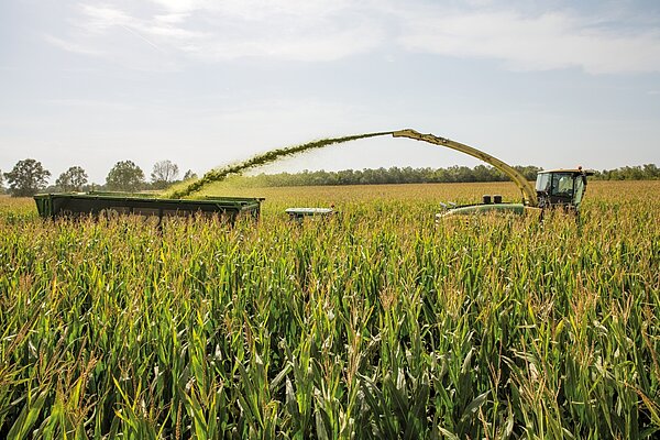 Long-distance crop throws